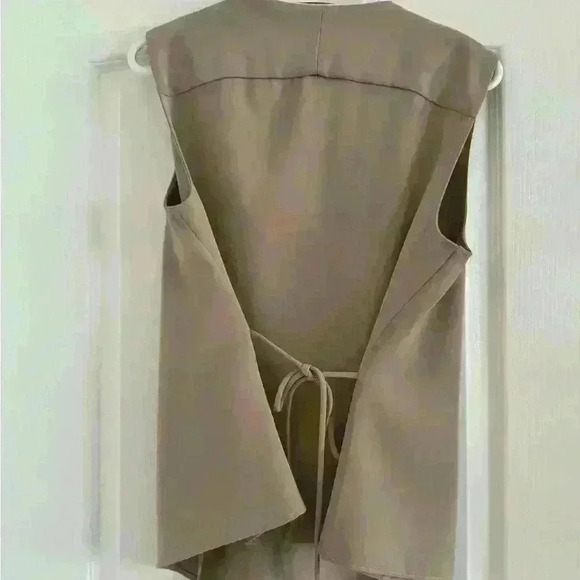 Zara woman’s cream beige  jacket vest in size medium in perfect condition - Picture 7 of 9